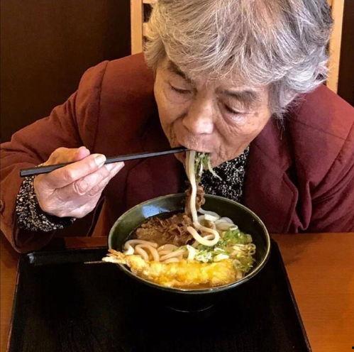 娱乐吃瓜酱老人头像高清,揭秘娱乐吃瓜酱老人头像背后的故事